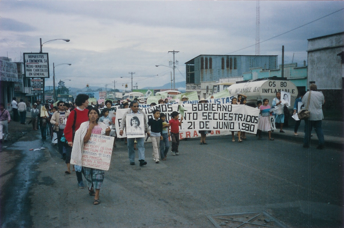 PBI acompaña una marcha del GAM en 1989.