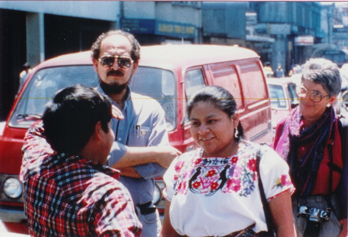 PBI acompaña a Rigoberta Menchú como integrante de la Representación Unitaria de la Oposición Guatemalteca (RUOG) en su visita a Guatemala, 1989